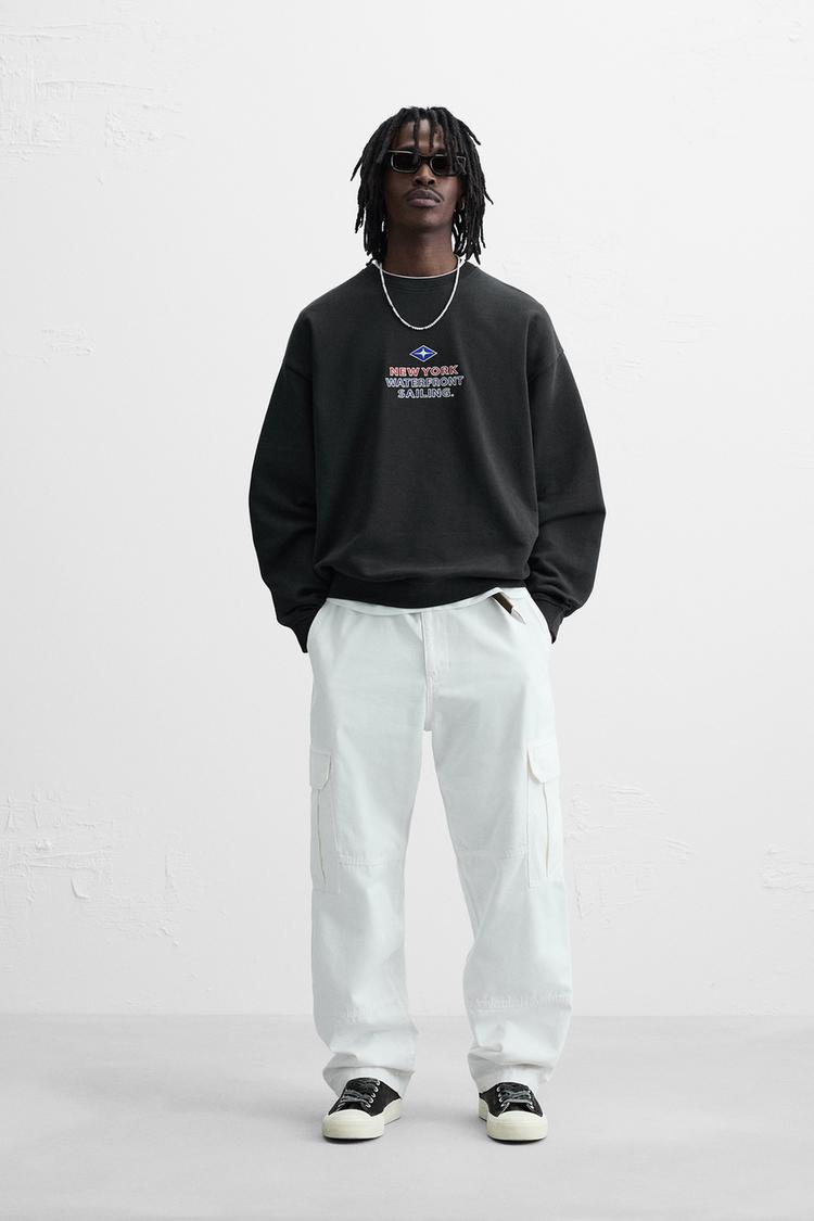 PATCH DETAIL TEXT SWEATSHIRT