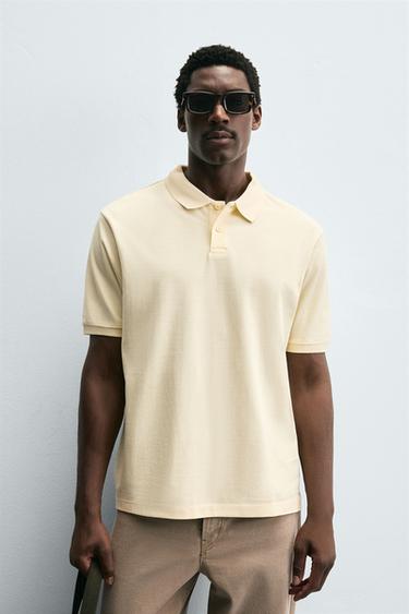 POLO LAVADO ESTRUCTURA PIQUÉ - Amarillo pastel de Zara