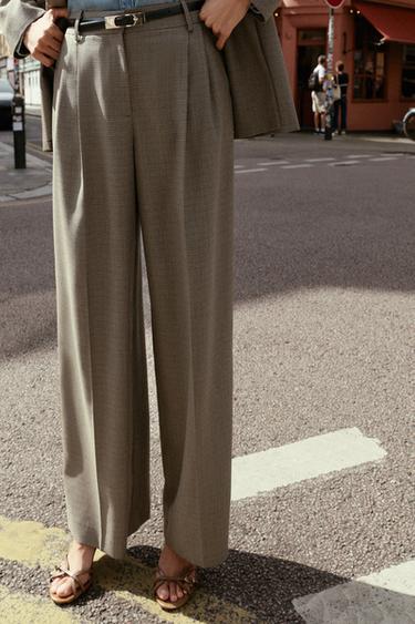 PANTALON LARGE À PINCES - Sable / Noir de Zara - Image 1
