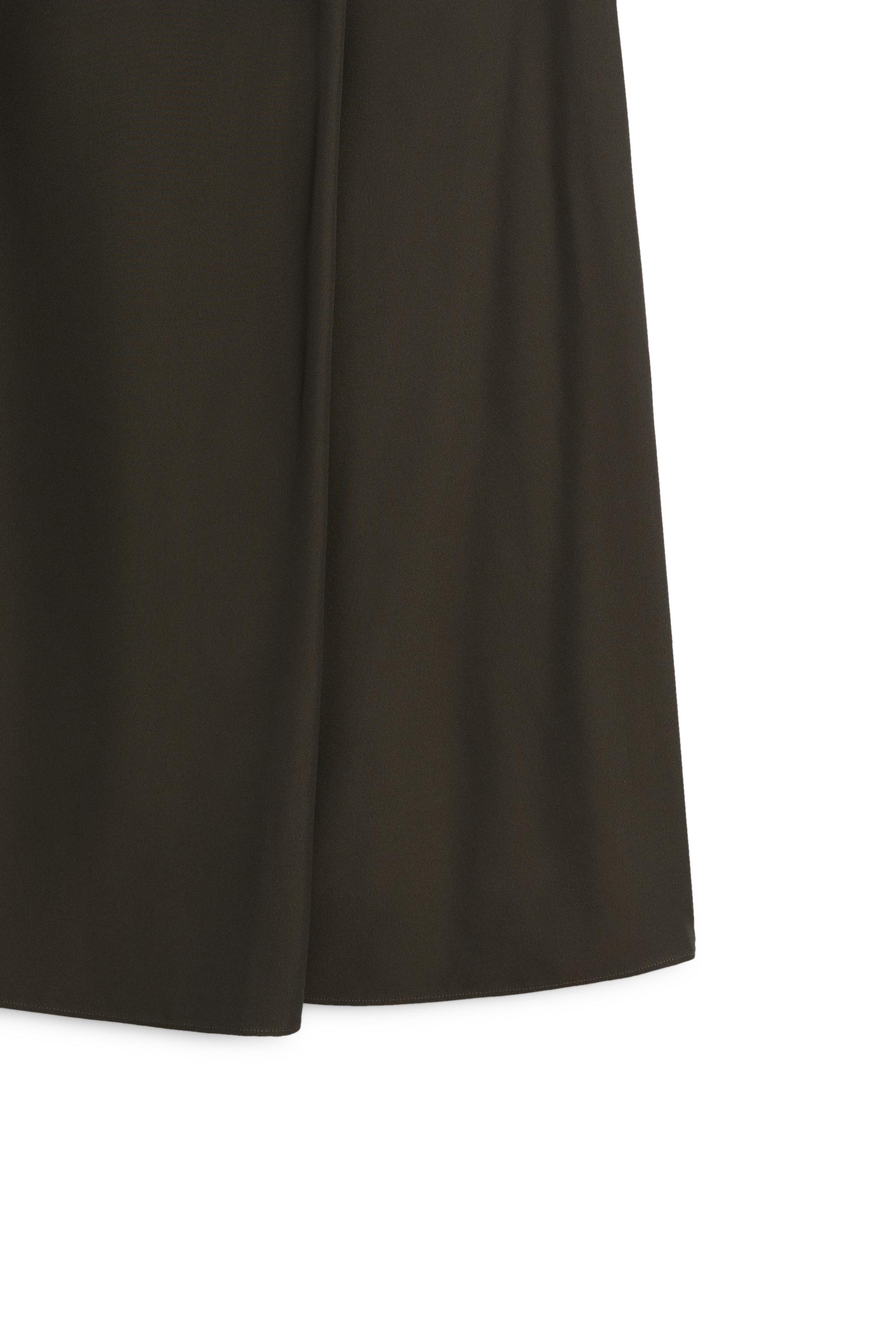 Flowing midi skirt with waist detail - LIMITED EDITION