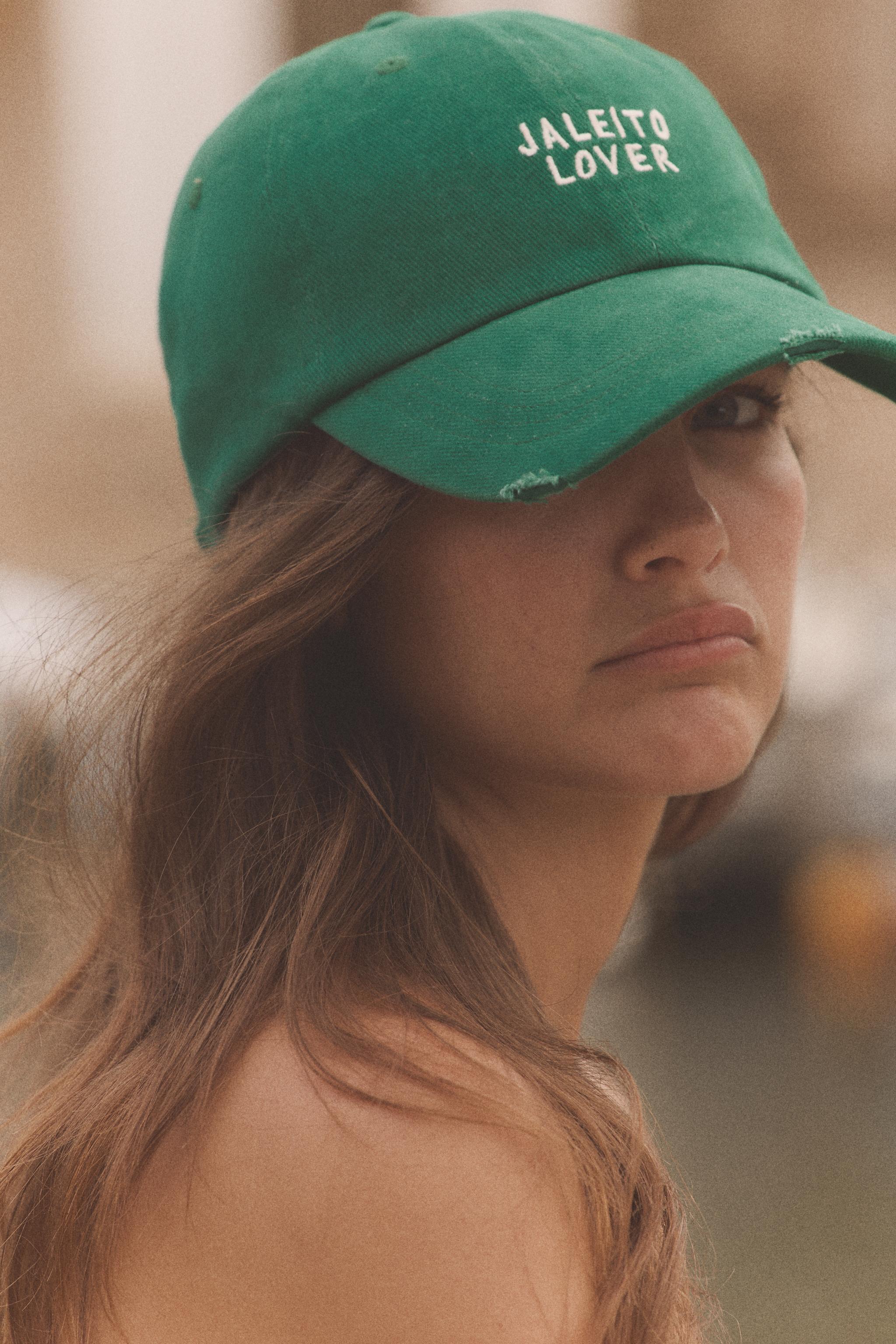 EMBROIDERED TEXT TWILL CAP — Green