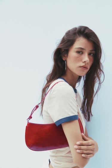 BOLSO EFECTO CRAQUELADO - Rojo de Zara - Imagen 0