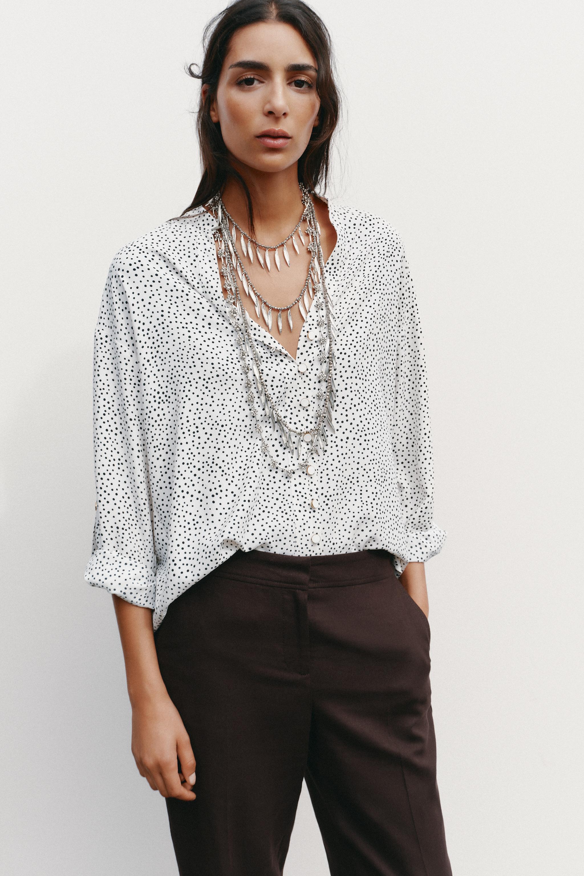 CHEMISE À POIS MANCHES RETROUSSÉES