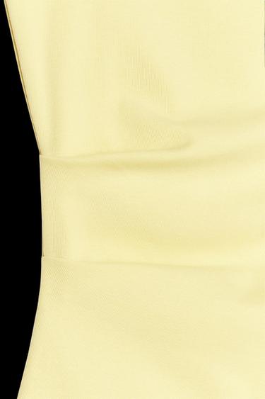 ASYMMETRISCHES T-SHIRT MIT FALTEN - Gelb von Zara
