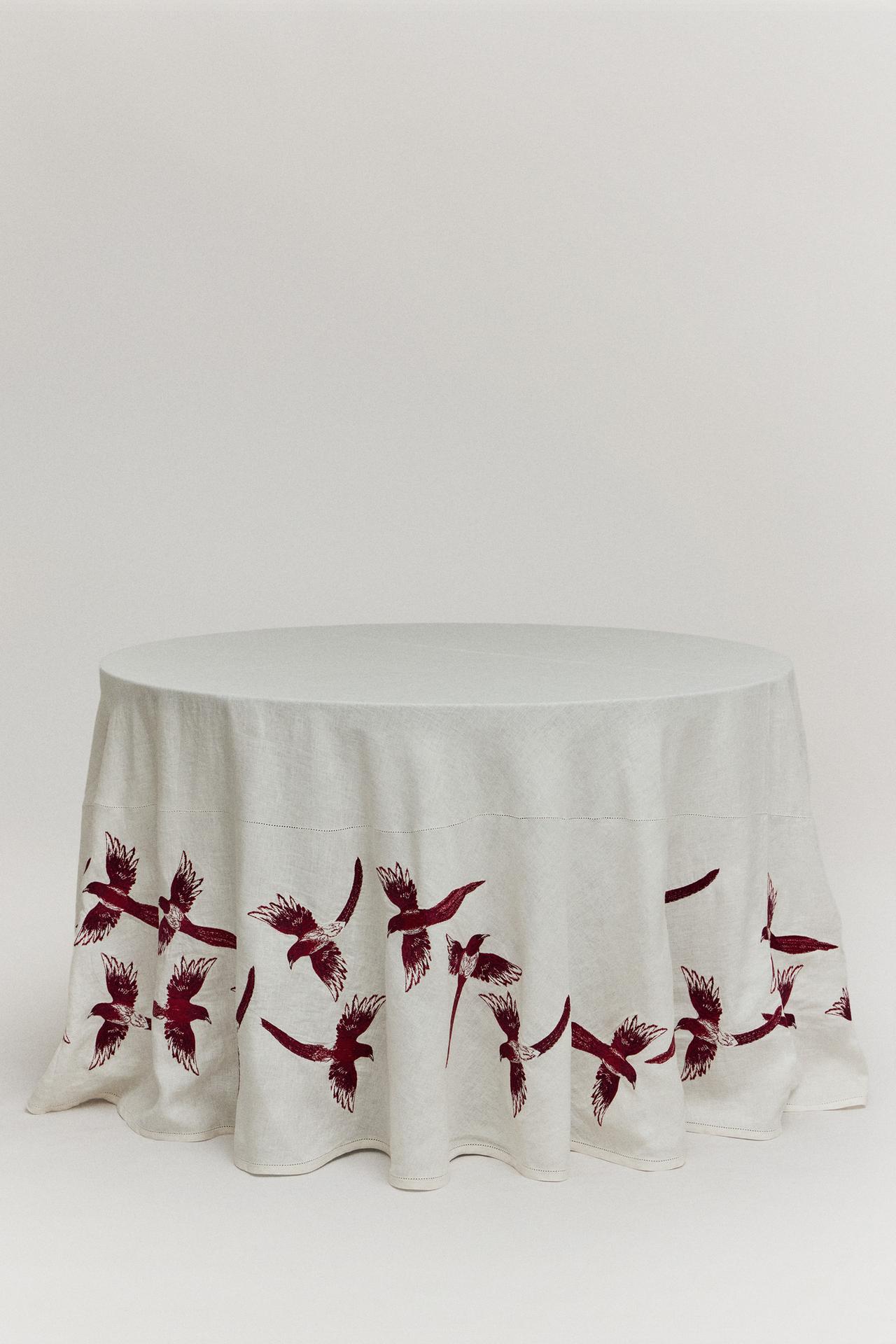 THE SATURNALIA TABLECLOTH — Red