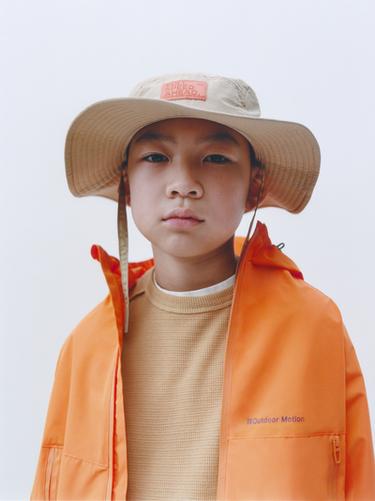 VIEGLA, 'WATER-REPELLENT' JAKA AR KAPUCI - Orange no Zara
