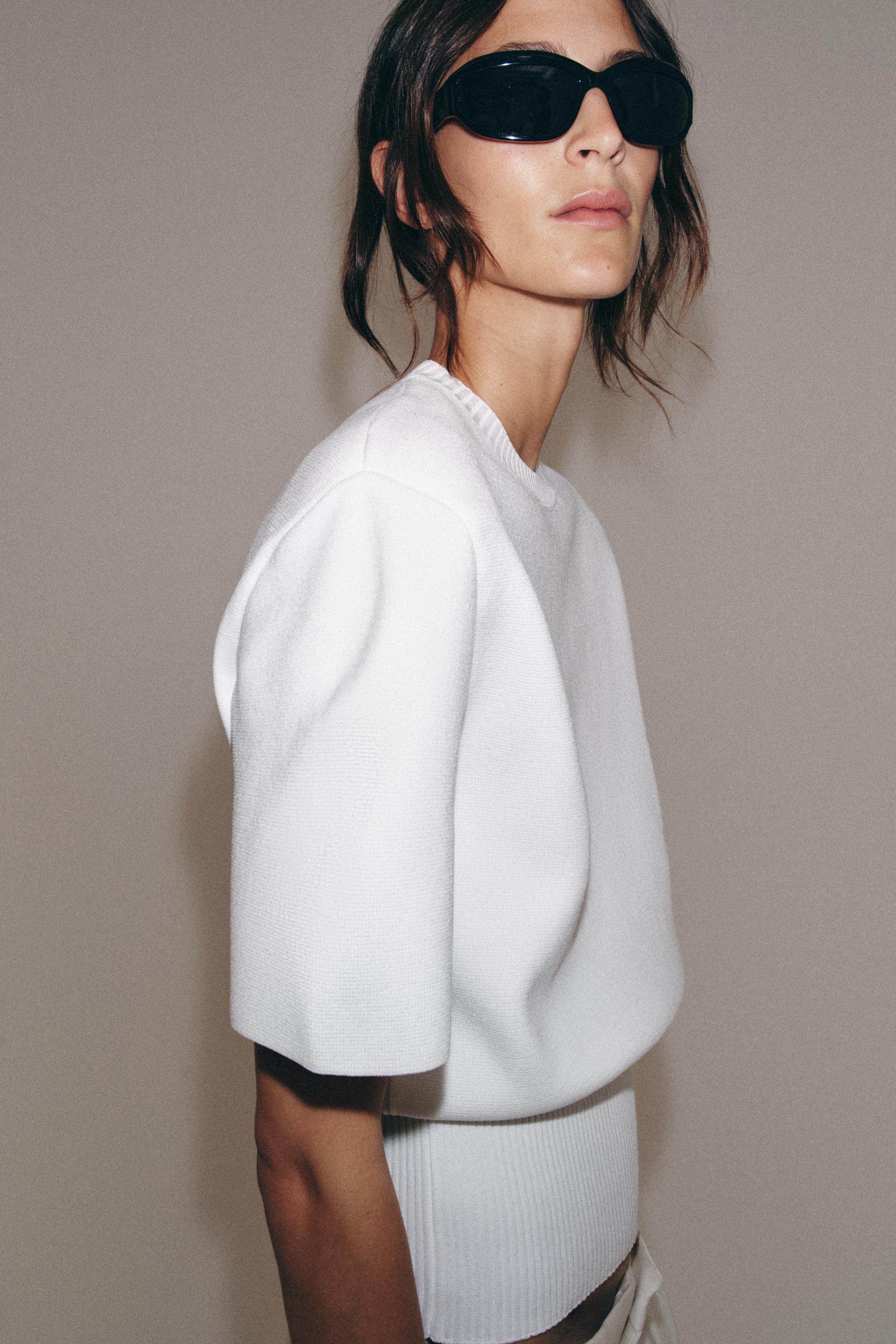 SHOULDER PAD KNIT TOP