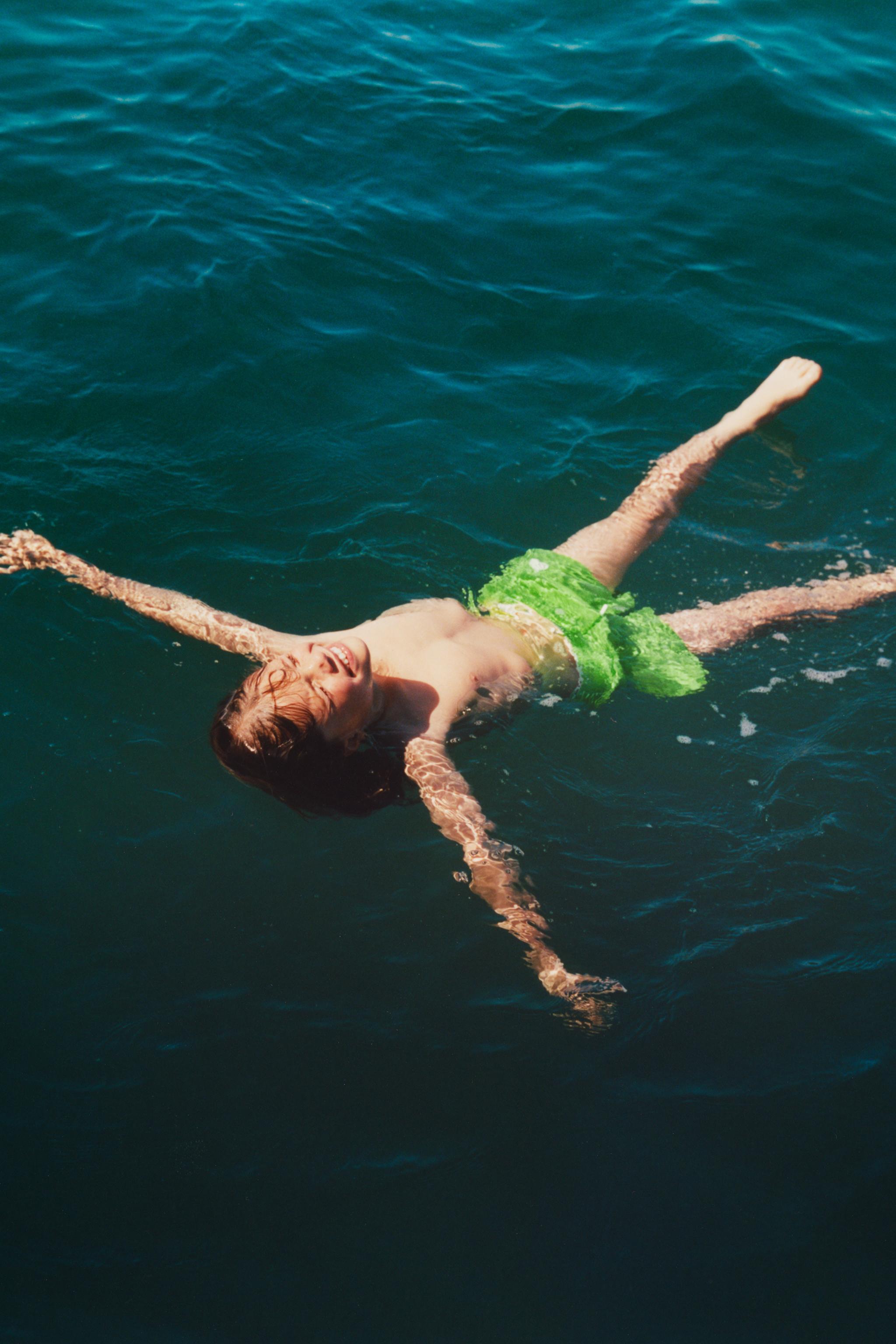 QUICK-DRY SWIM SHORTS (AGES 6-14) — Neon green