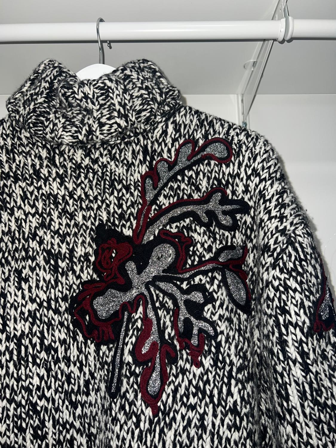 LIMITED EDITION EMBROIDERED SWEATER - Image 2