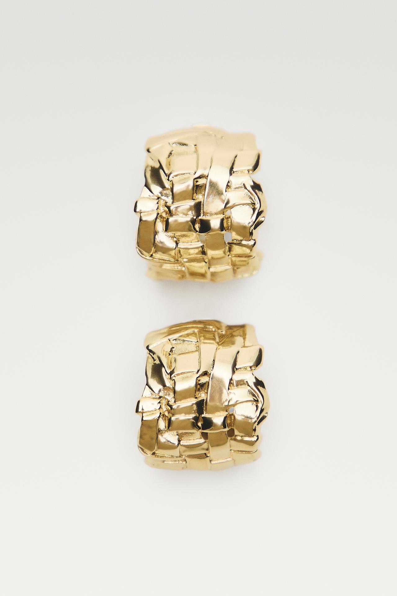 Basket hoop earrings — Golden