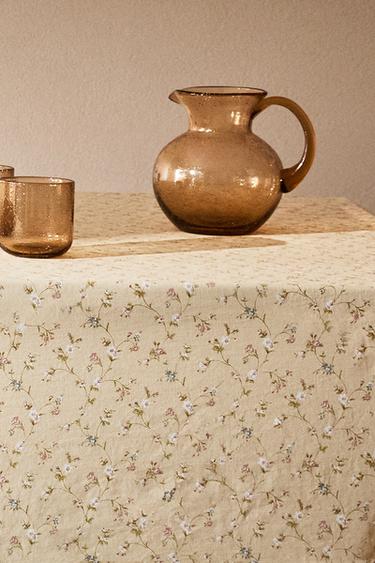 GEBLÜMTE TISCHDECKE AUS BAUMWOLLE - Butterfarben von Zara