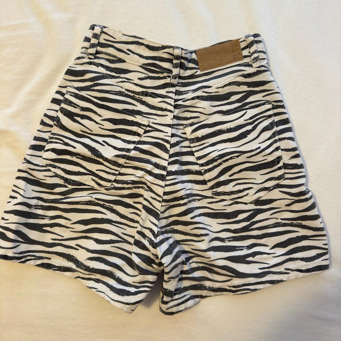 PRINTED MOM FIT DENIM SHORTS - Image 2