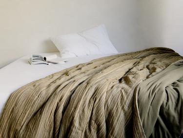 STRIPED QUILT — Light khaki 1