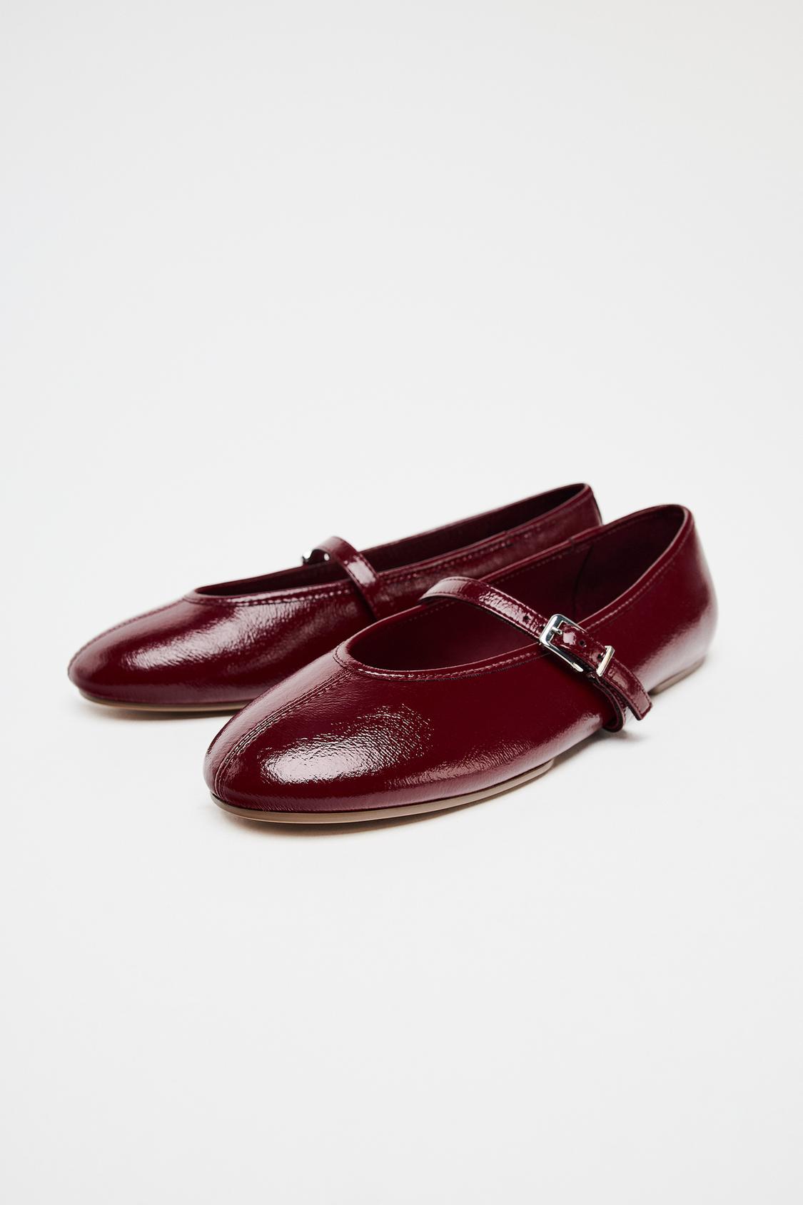 PATENT-EFFECT BALLERINA