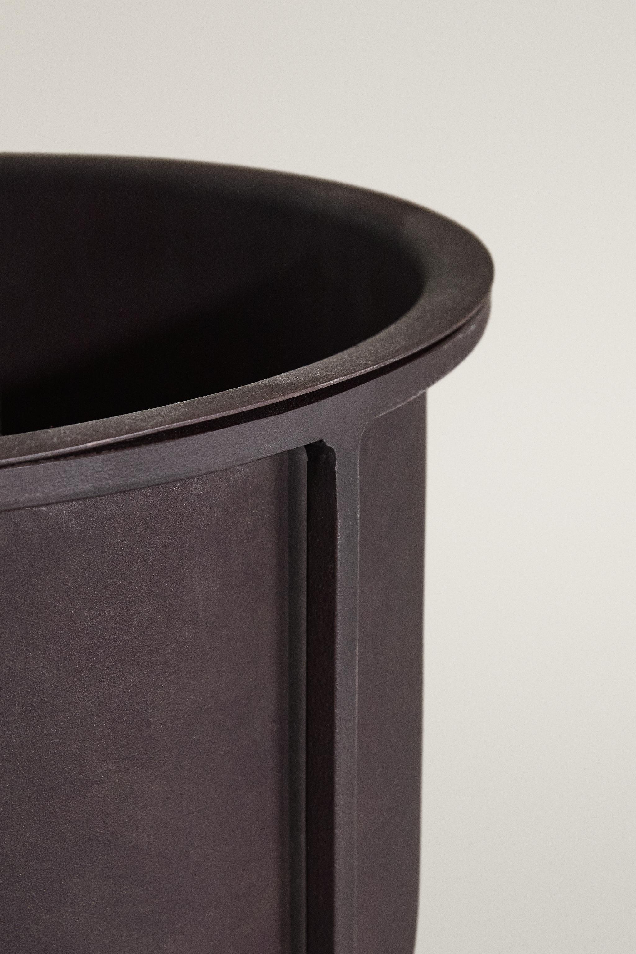 METAL PLANTER