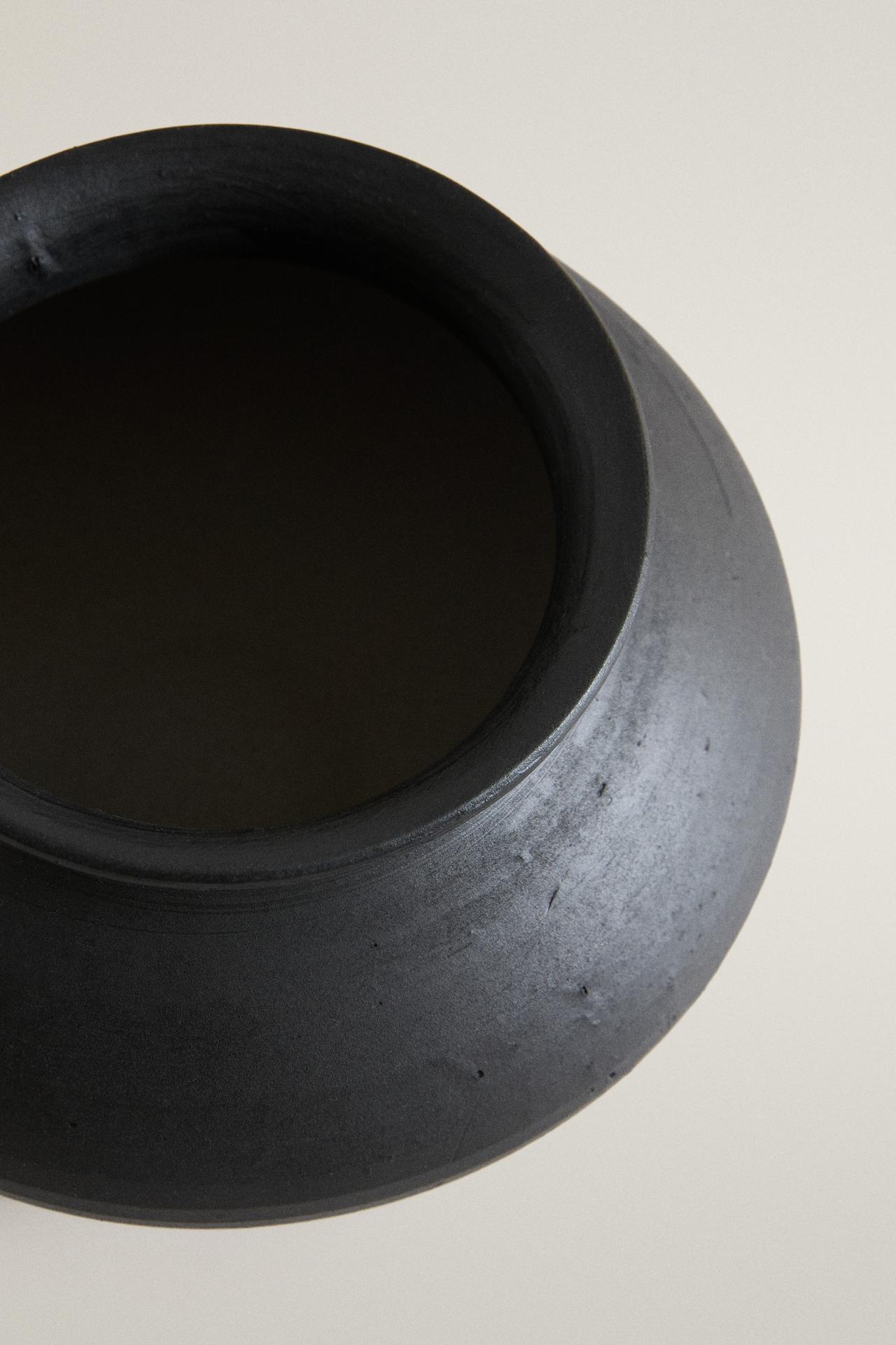 KENZAN OVAL DECORATIVE VASE — Black