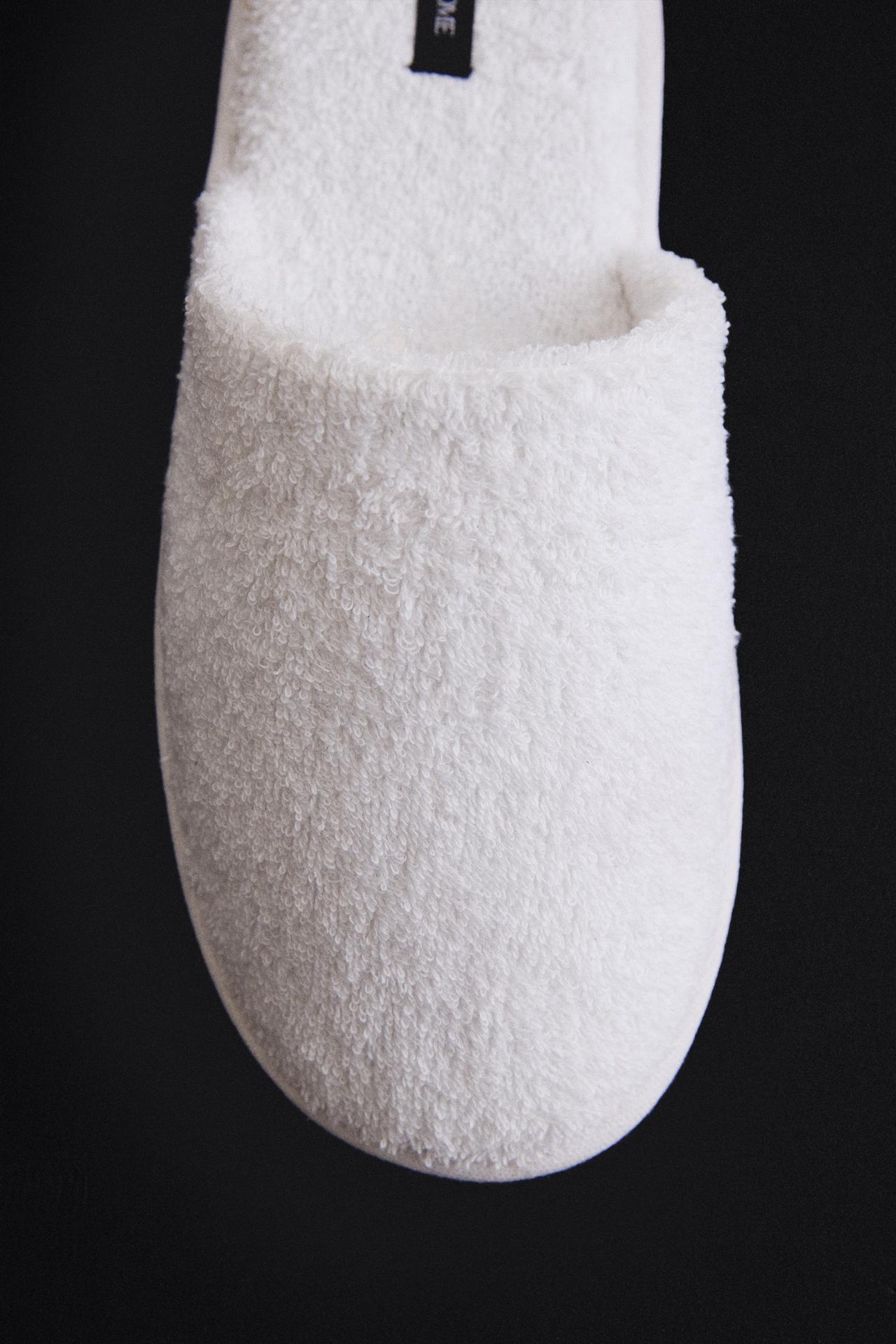 BATH TOWEL SLIPPERS — White
