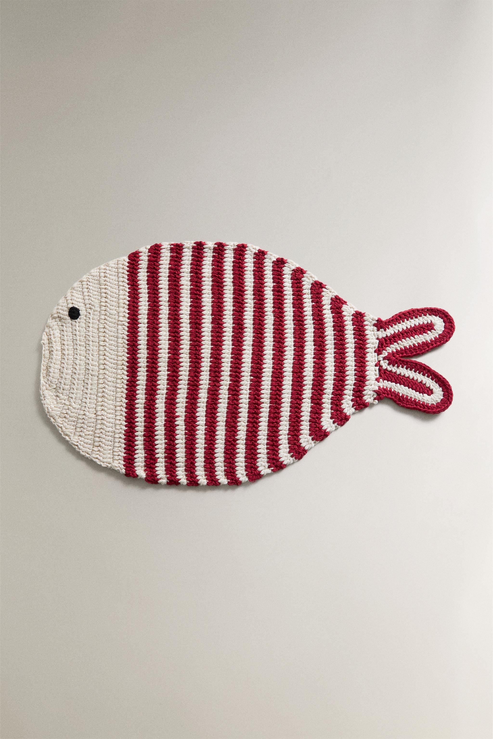 CROCHET FISH PLACEMAT — Red