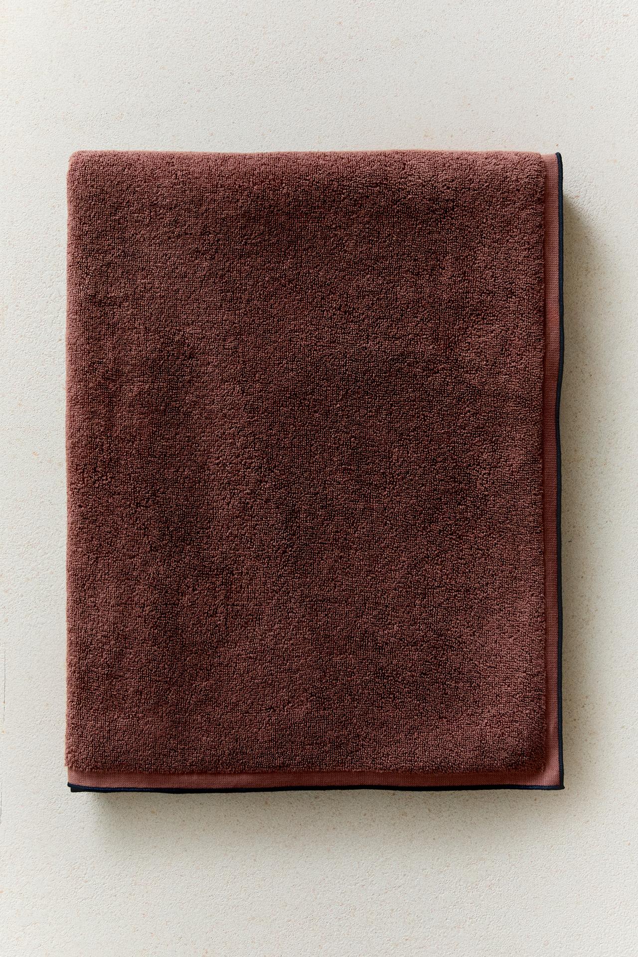 COTTON OVERLOCK BATH TOWEL — Dark russet