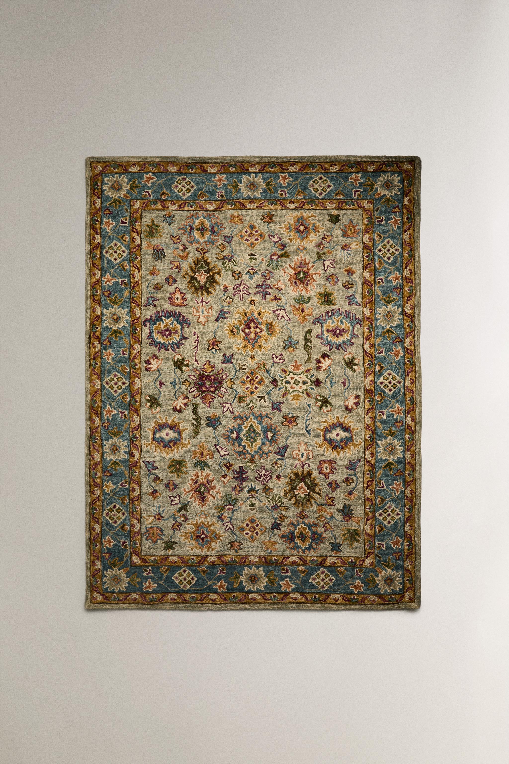 SYMMETRICAL FLORAL PRINT WOOL AREA RUG