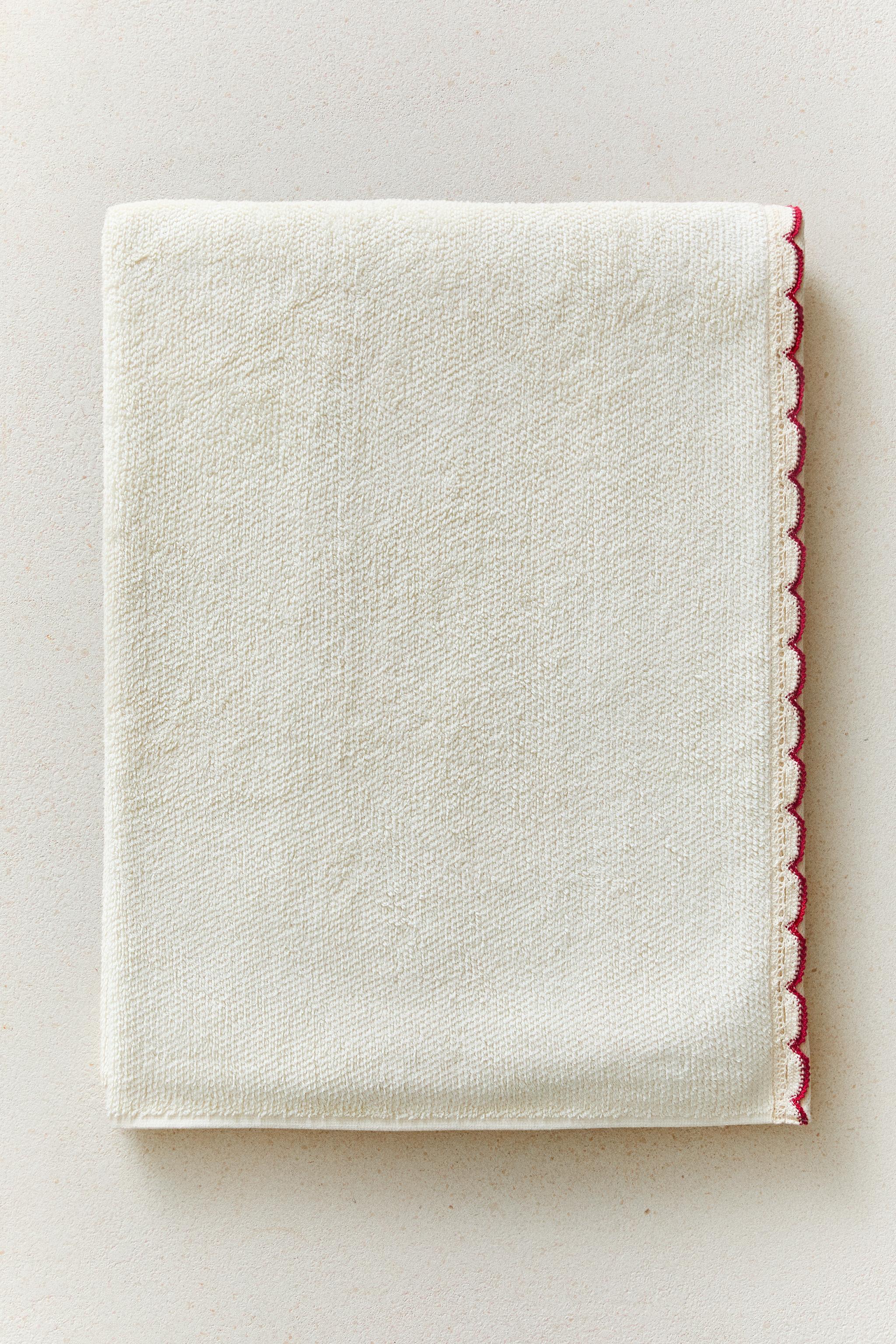 CONTRAST CROCHET BATH TOWEL