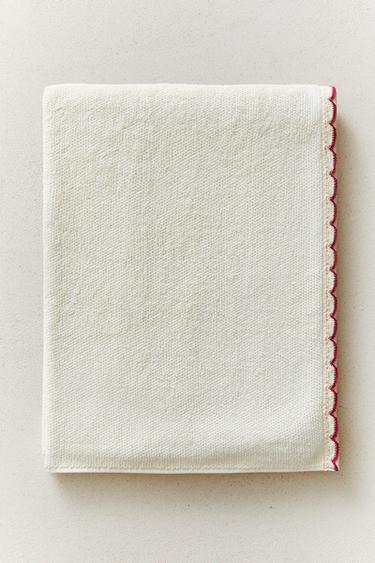 CONTRAST CROCHET BATH TOWEL - Red by Zara