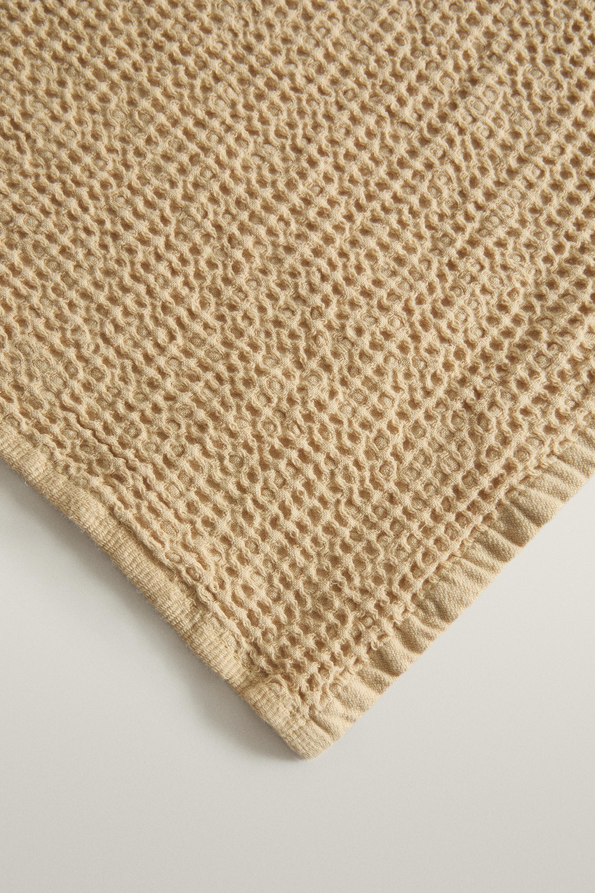 WAFFLE-KNIT TEXTURED BATH TOWEL