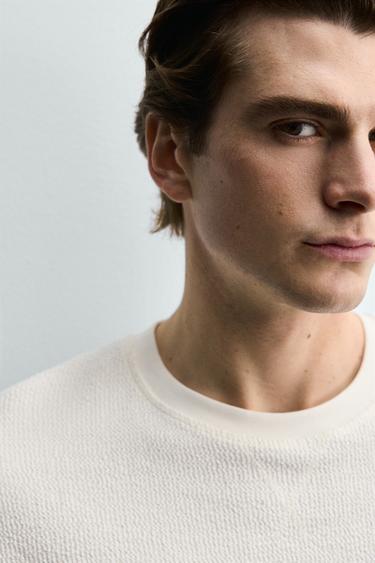 T-SHIRT REGULAR FIT STRUCTURÉ - Blanc cassé de Zara - Image 5