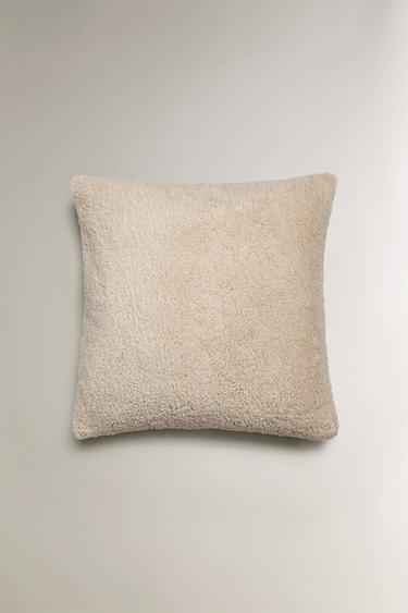 DWUSTRONNA POSZEWKA NA PODUSZKĘ DEKORACYJNĄ TYPU BORREGUITO - Jasnoszary Zara