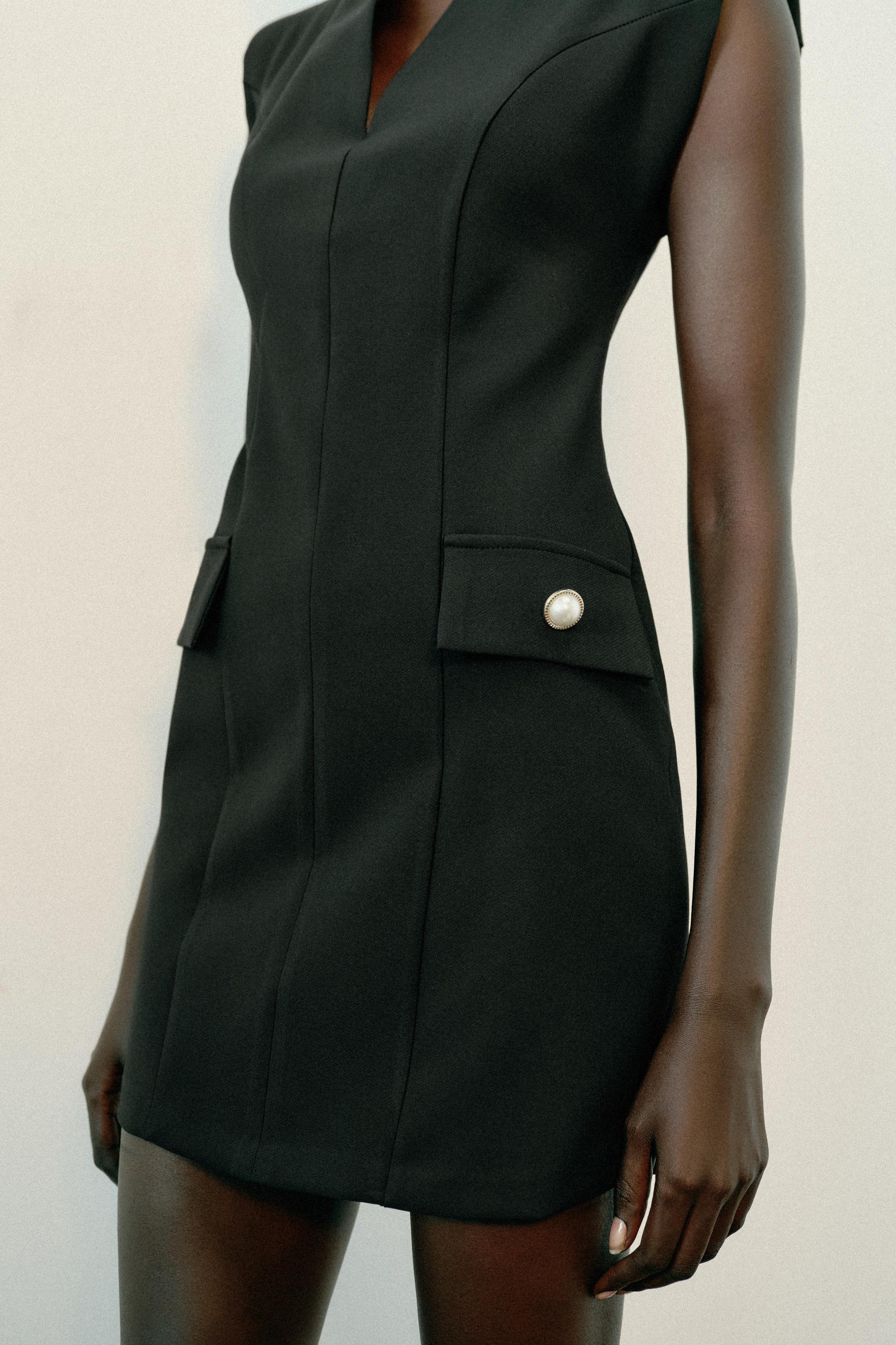 ROBE COURTE À ÉPAULETTES
