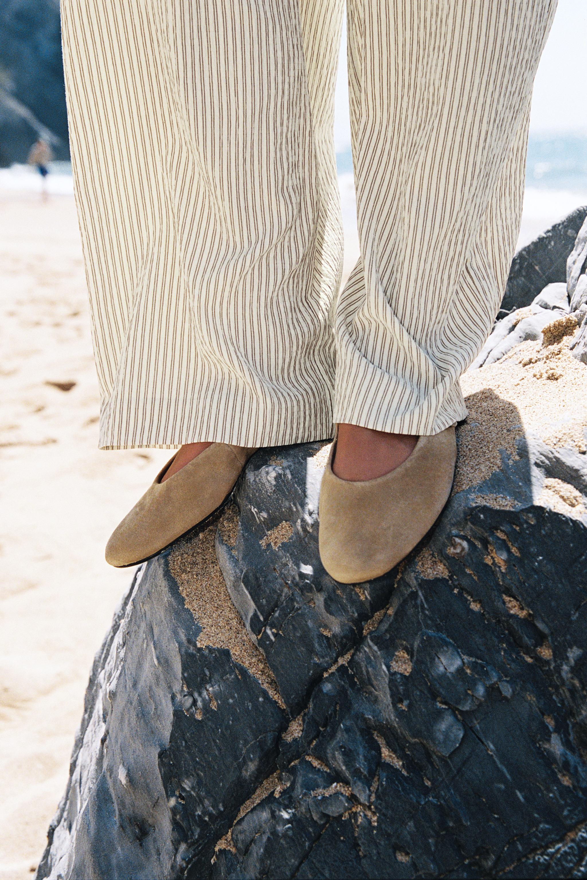 SUEDE BALLERINAS