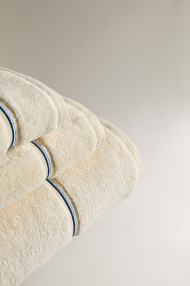 SERVIETTE DE BAIN FESTON BRODÉ - Bleu électrique de Zara - Image 1