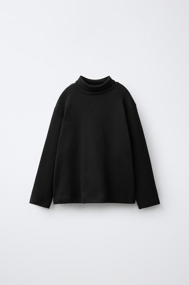 CAMISETA CUELLO VUELTO LISA - Negro de Zara