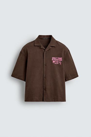 CAMISA ESTAMPADO GRÁFICO CONTRASTE - Marrón de Zara