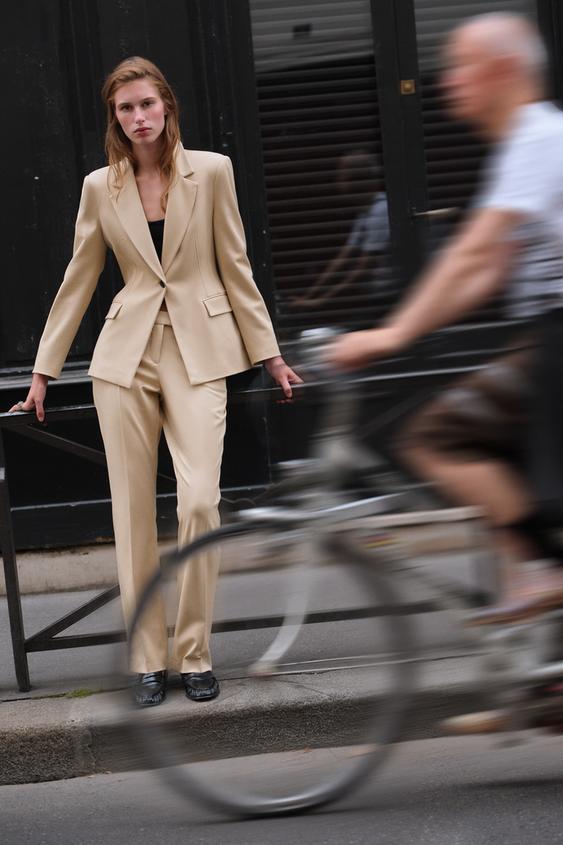 ONE-BUTTON TAILORED BLAZER