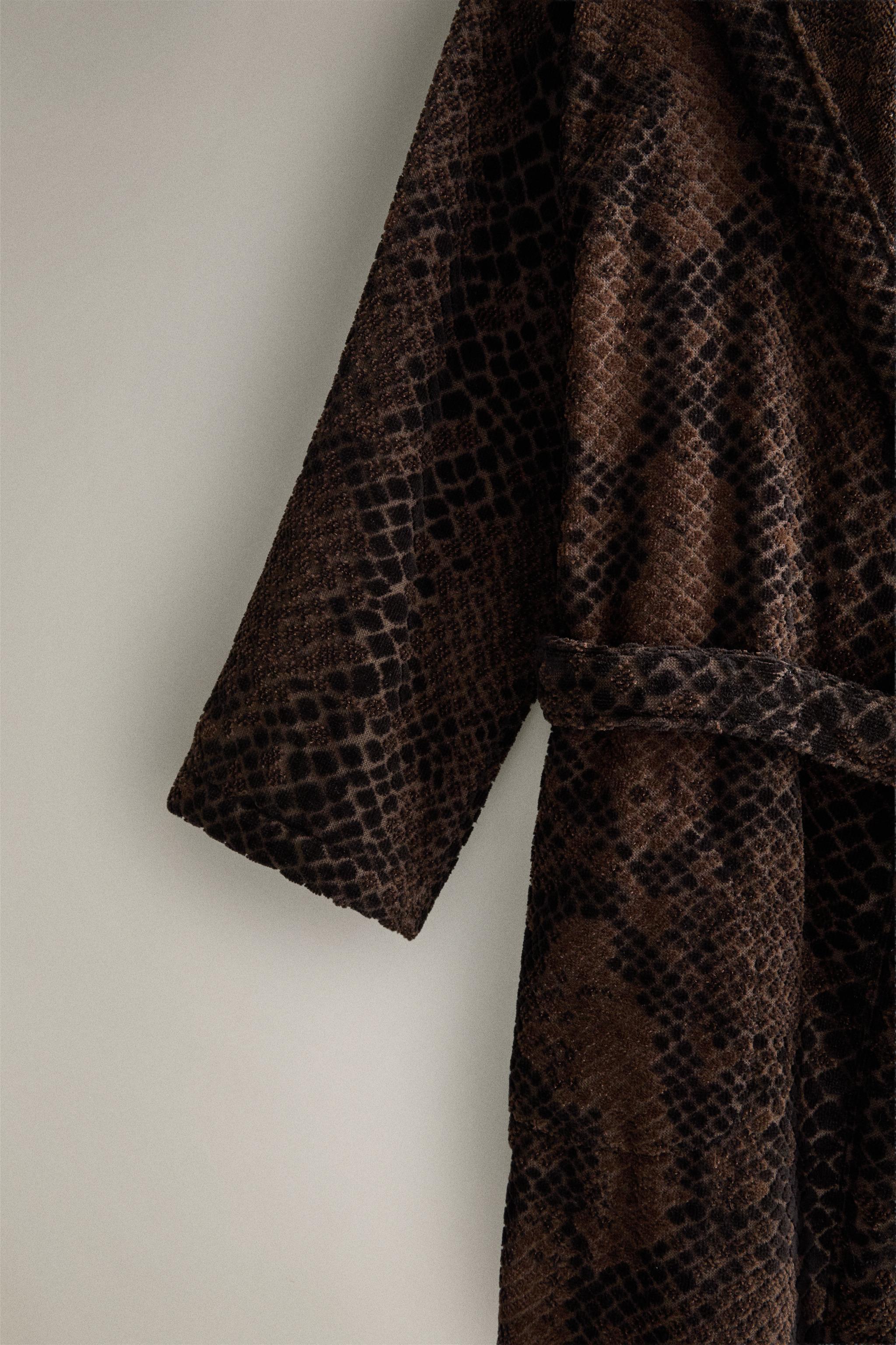 ANIMAL PRINT VELOUR BATHROBE
