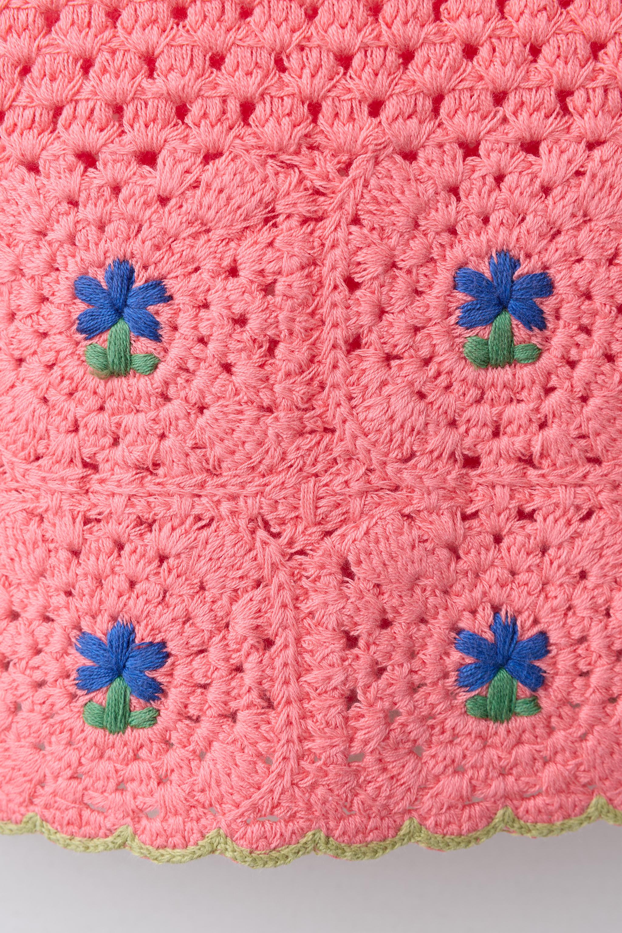 EMBROIDERED CROCHET KNIT TOP