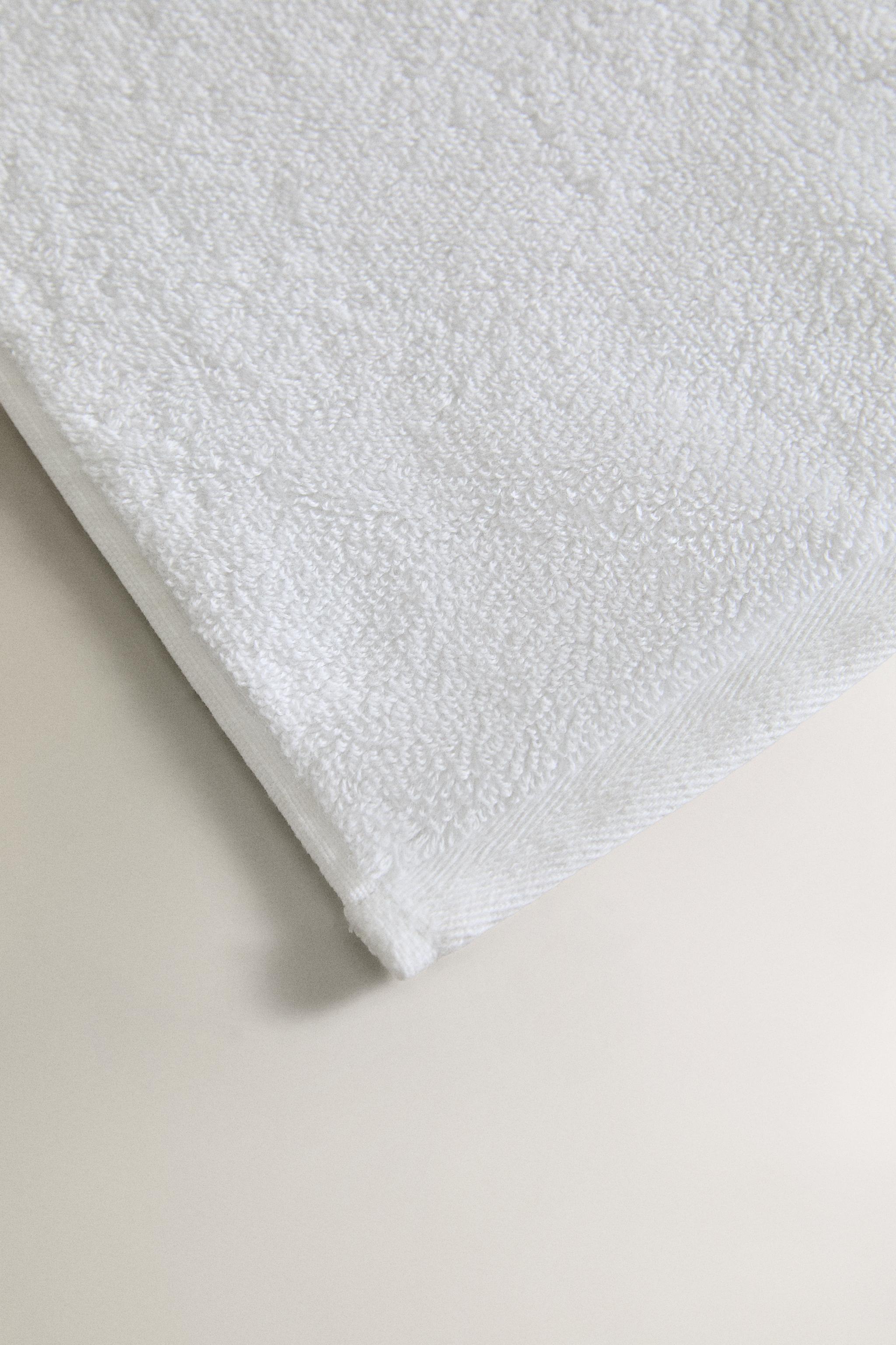EXTRA SOFT COTTON BATH TOWEL (700 GSM)