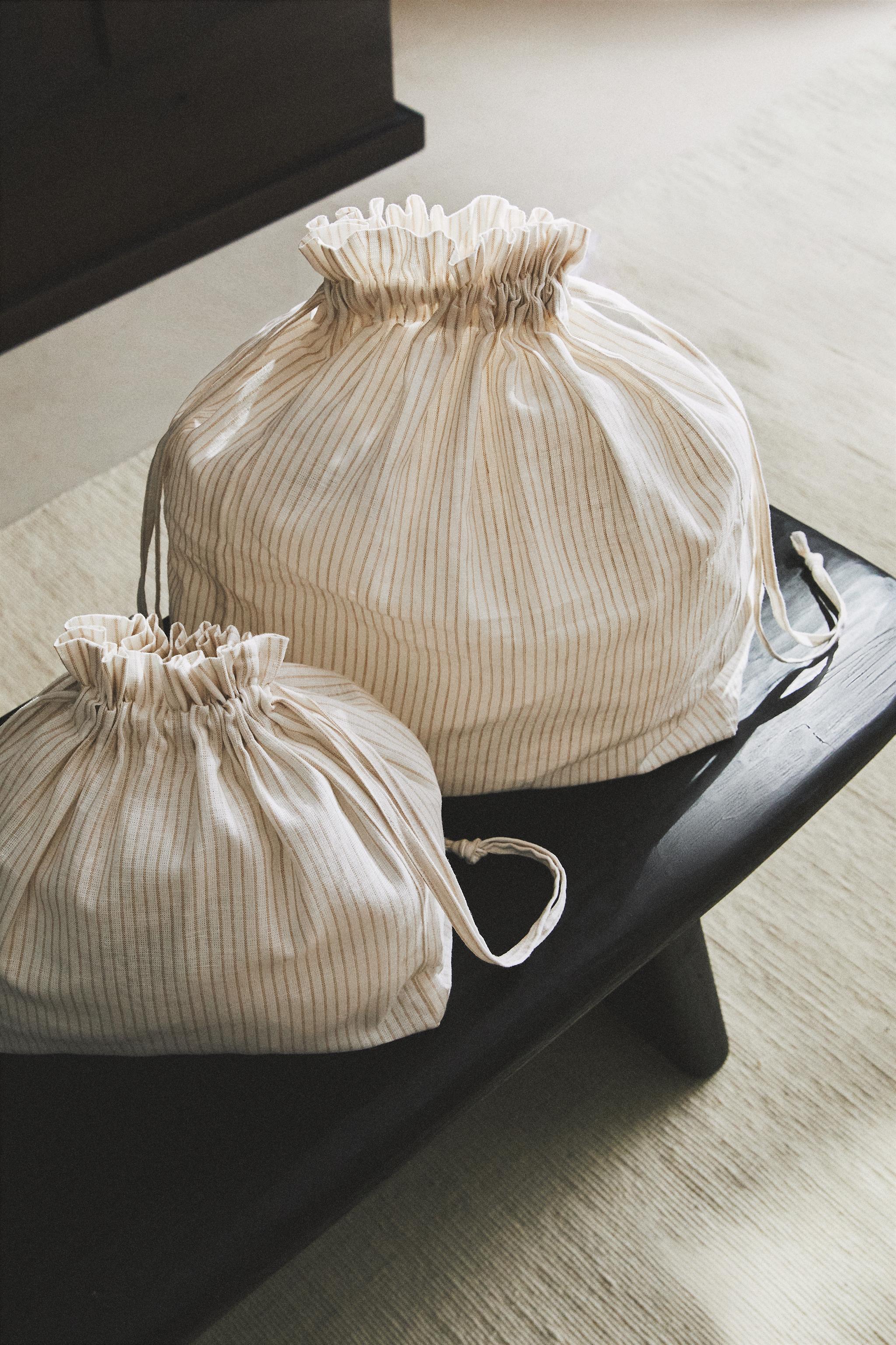 STRIPED BAG WITH DRAWSTRING CLOSURE