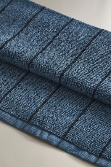 SERVIETTE DE BAIN RAYURE RÉGULIÈRE - Bleu moyen de Zara - Image 3