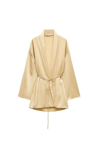 Beige kimono in a lightweight fabric with long sleeves and a slim belt. White background. Visible label at the neck.