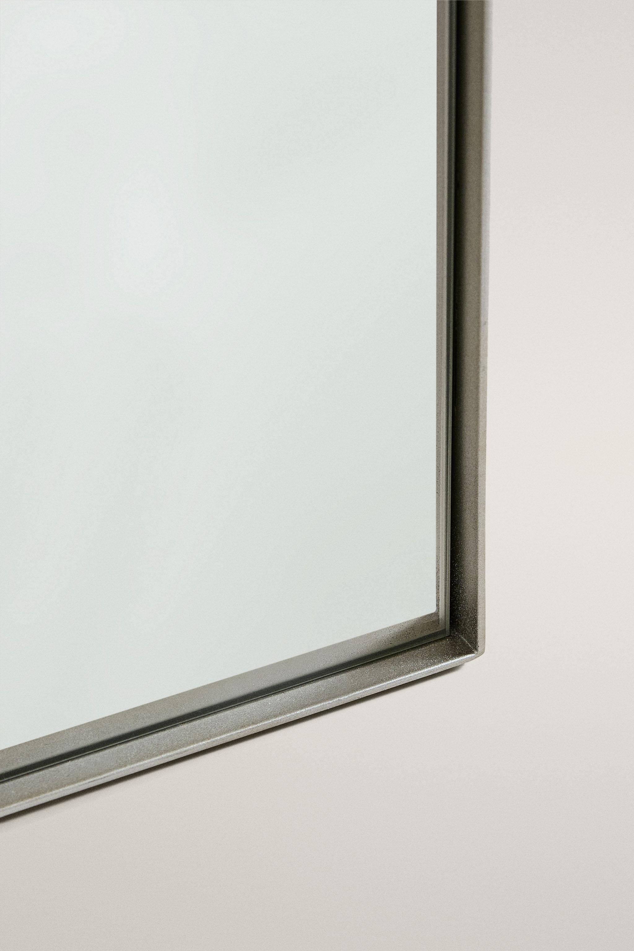 MIROIR SUR PIED CADRE ARGENTÉ