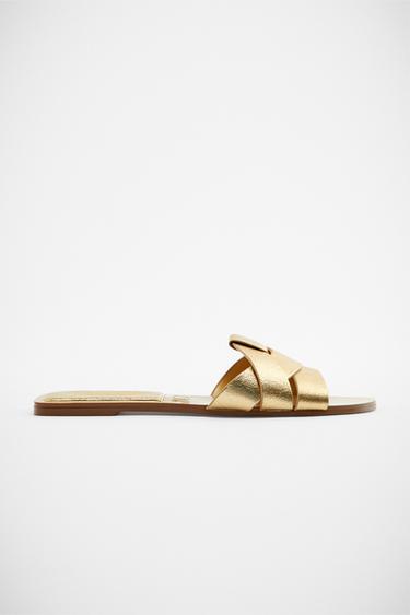 SANDALIA PLANA PIEL CRUZADA - Oro de Zara