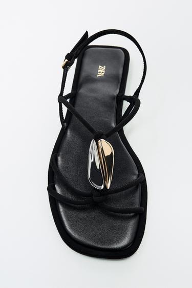 FLAT SANDALS WITH METAL DETAIL - Black by Zara