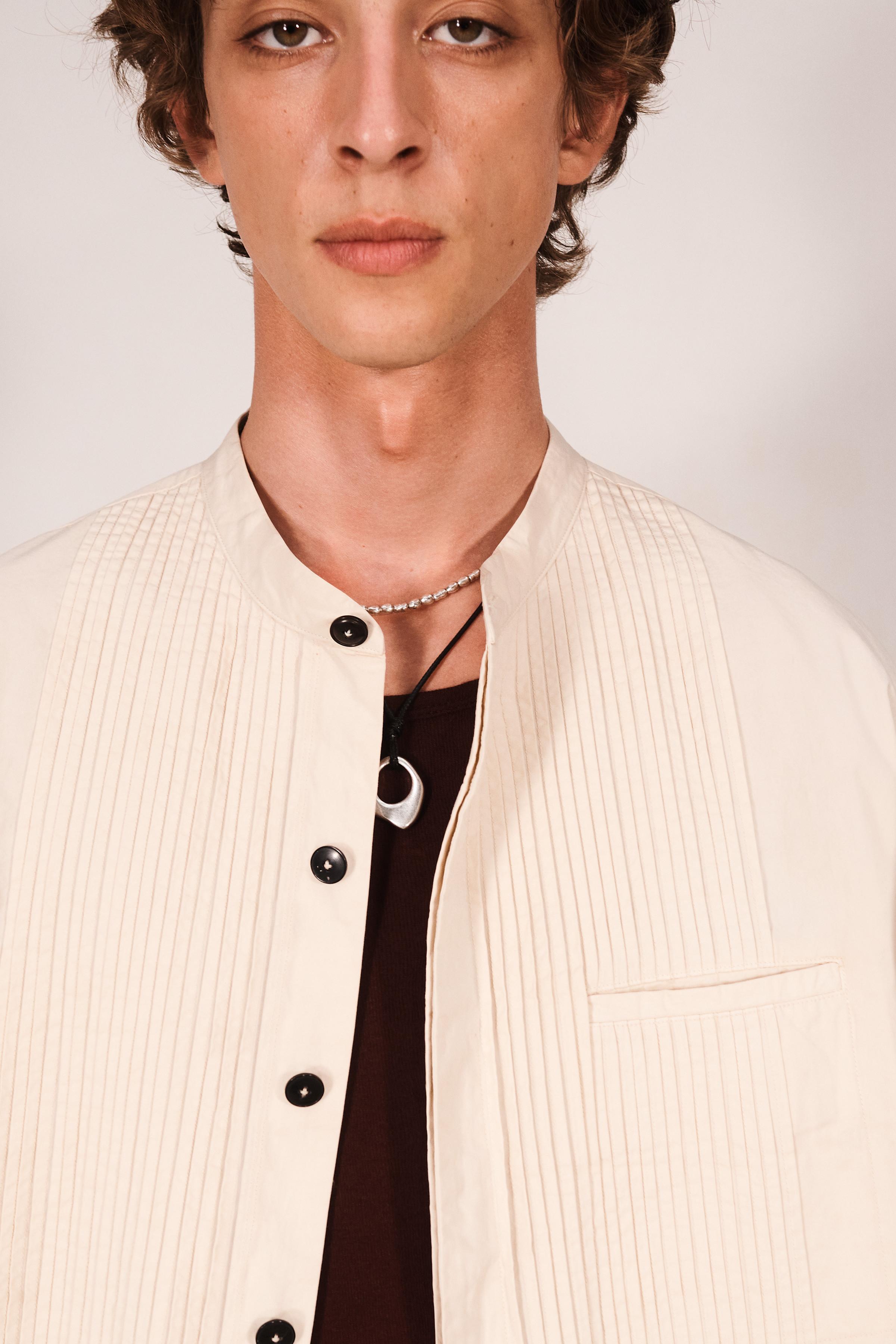 BOXY FIT PLEATED SHIRT