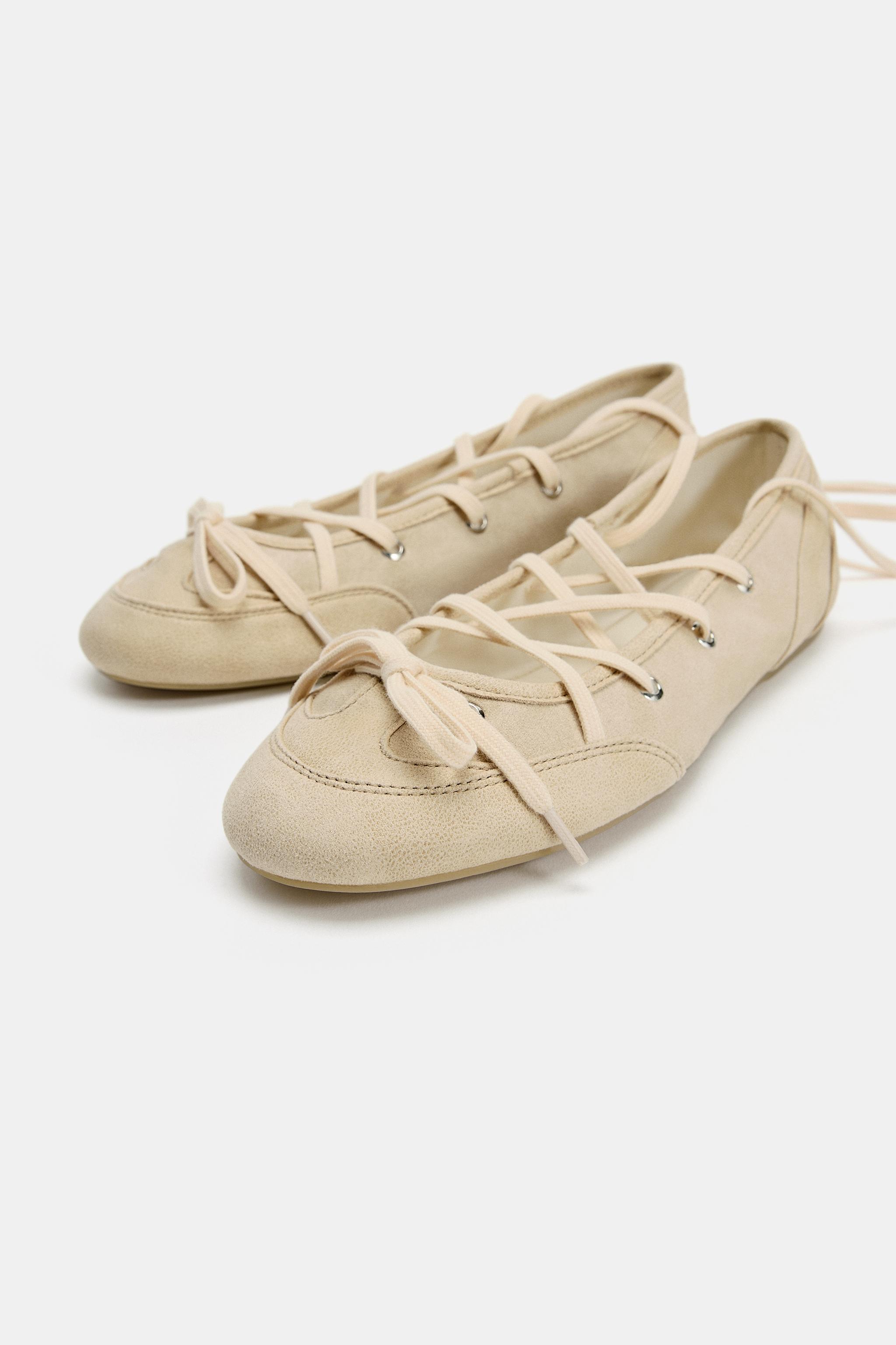 BALLERINES À LACETS