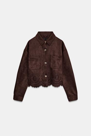 CHAQUETA EFECTO ANTE BAJO TROQUELADO - Marrón de Zara