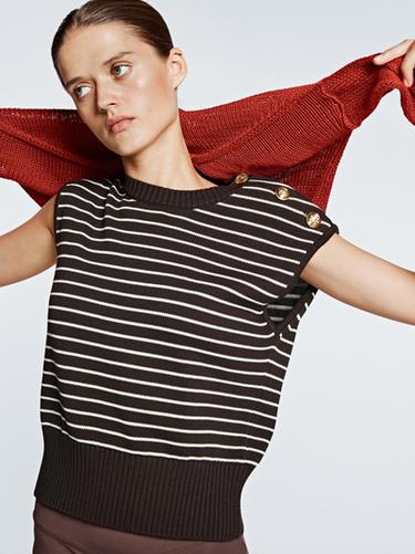 Chaleco rayas detalle botones - Chocolate de Zara