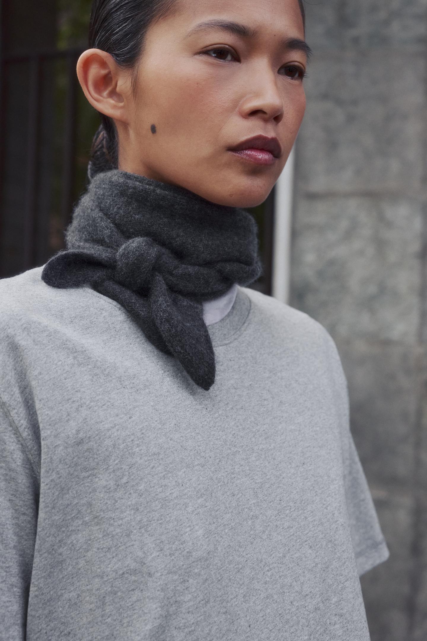 Женские аксессуары Zara Solid-Color 100% Cashmere Bandana, цвет: Антрацитовый серый — фото 2