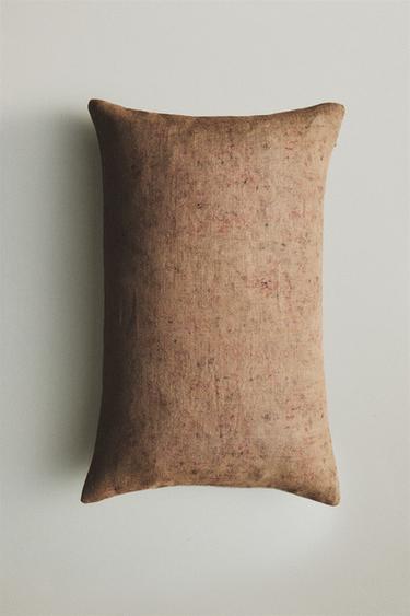 غلاف وسادة بطبعة أزهار - بيج فاتح الخاص بـ Zara